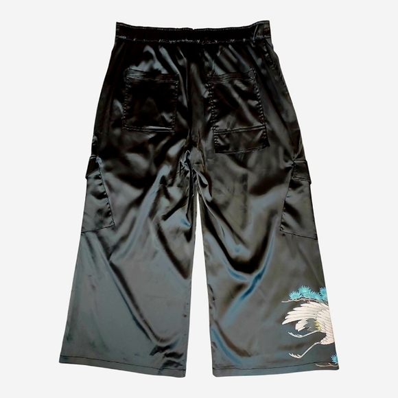 Nasty Gal NWT Black Satin Bird Embellished Wide Leg Cargo Pants Size 14 - Picture 3 of 9